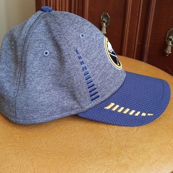 Like NEW- Buffalo Sabres‎ basebal hat, child/youth - Picture 4 of 11